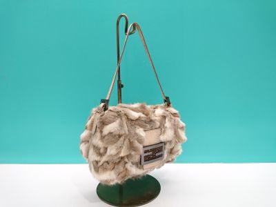 FENDI ラパン ショルダーバック 02